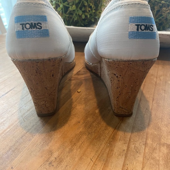 Tom’s wedge sandals - size 10 wide - Picture 9 of 12